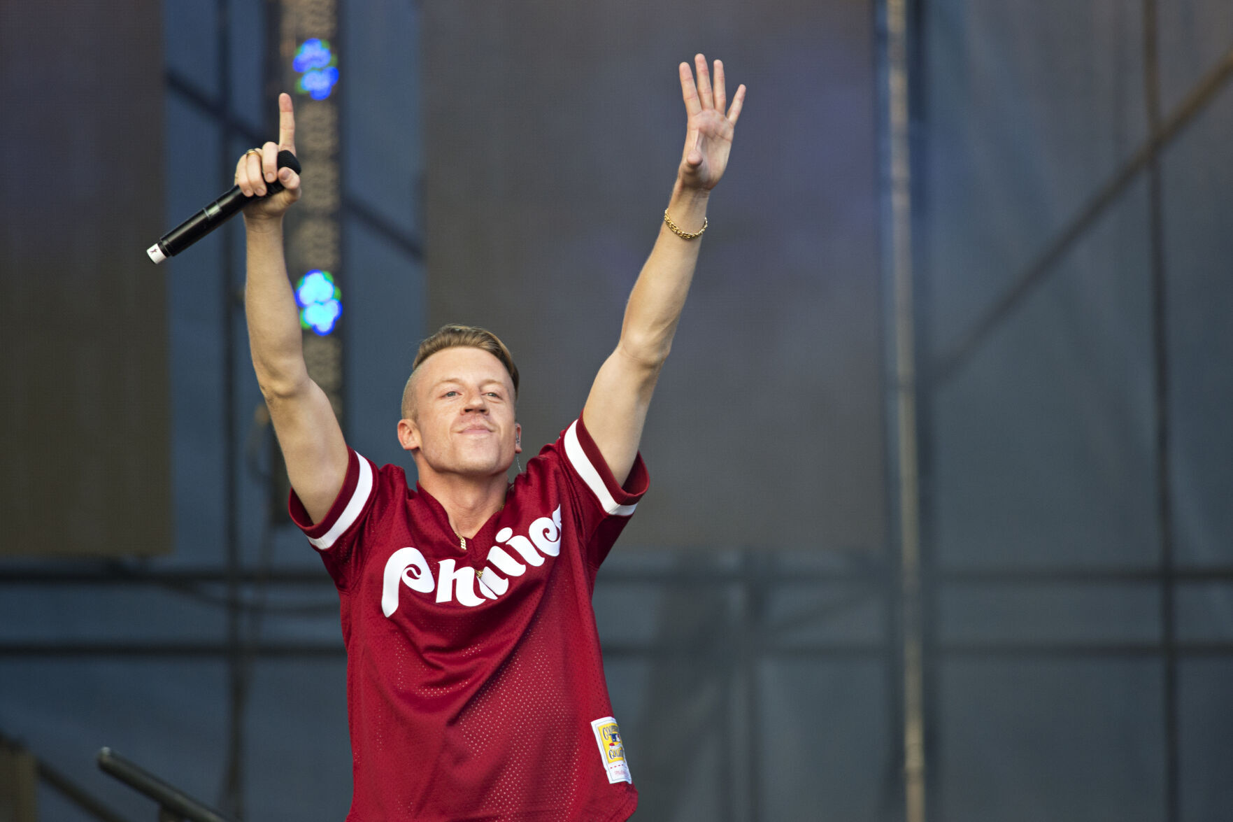 2013: Macklemore & Ryan Lewis featuring Wanz, “Thrift Shop”